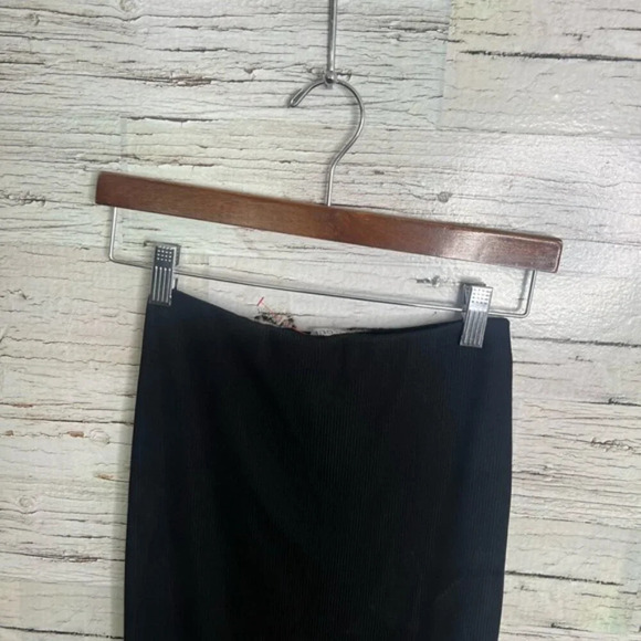 Guess midi black stretchy sheath  skirt size xs - Picture 7 of 7